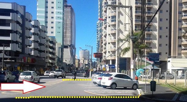 Espaço entre as Ruas 230 e 232, na Avenida Nereu ramos, na Meia Praia